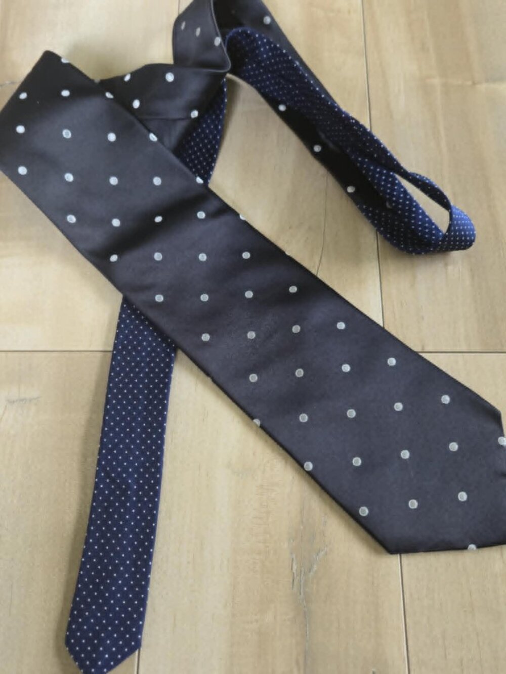 Vintage Tommy Hilfiger 100% Silk Polka Dot Tie Navy Blue USA Made Classic Preppy